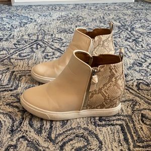 Women’s Size 8 Creme wedged Snakeskin Booties